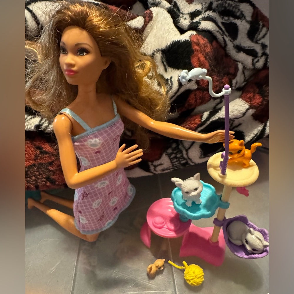 Barbie kitten condo playset W/ doll